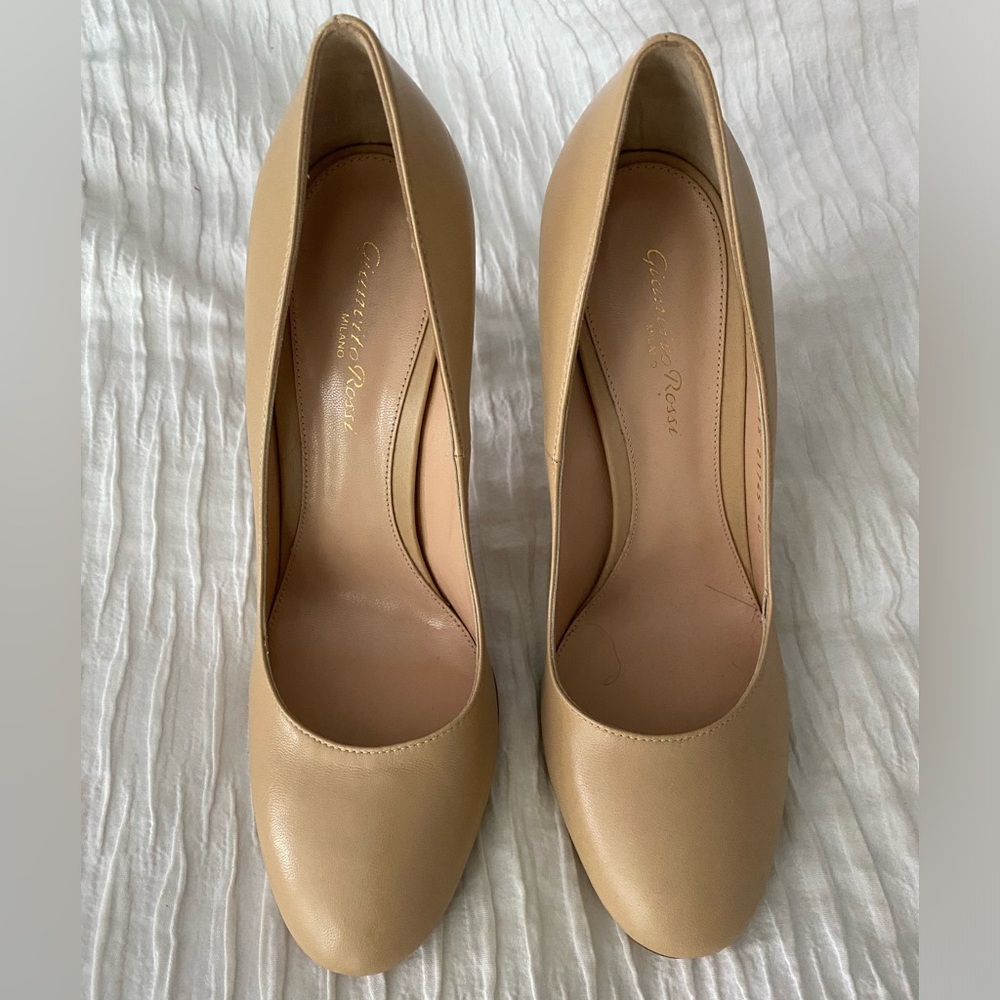 Gianvito Rossi Leather Pumps